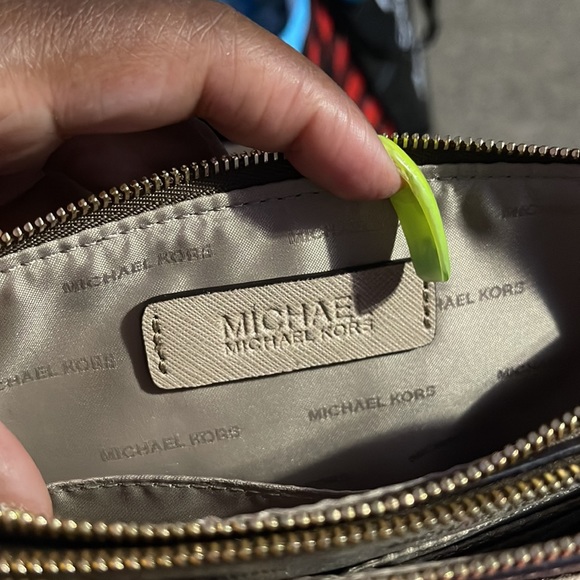 Michael Kors double zip wallet wristlet used once but in good condition - Picture 6 of 9